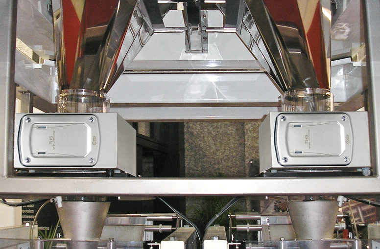 CEIA THS / G21金属探测器，用于重力喂食产品到BAGGERS